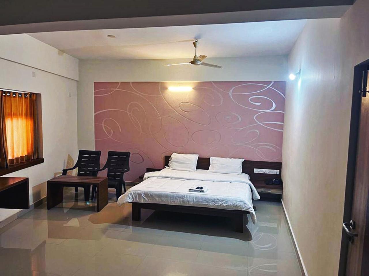 Hotel Radha Pangala Εξωτερικό φωτογραφία